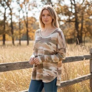 American Eagle Outfitters Waffle Textured Knit Tunic Top Pink Camo Hi-low Sz M